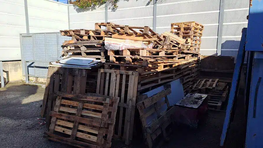 Pallet in legno destinati allo smaltimento a Parma